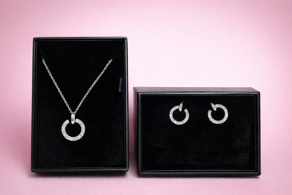 Vince Camuto Women necklace and earrings